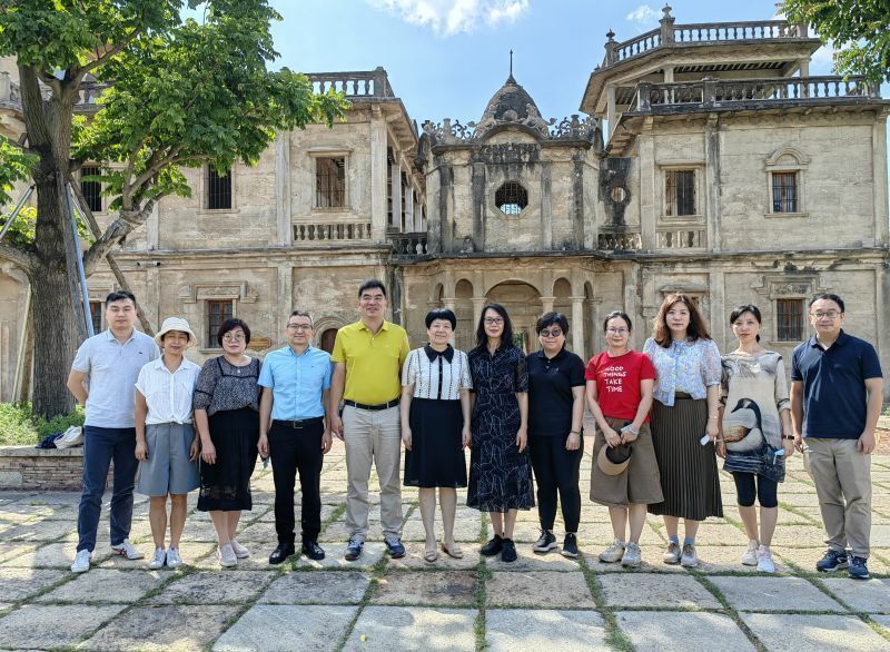 课题组参观梧林华侨建筑群1.jpg
