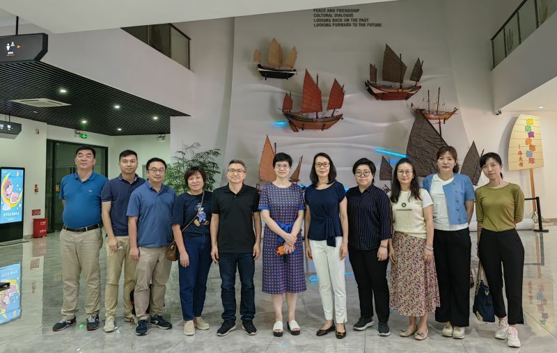 课题组与致公党泉州市委会负责人合影.jpg 课题组与致公党泉州市委会负责人合影.jpg